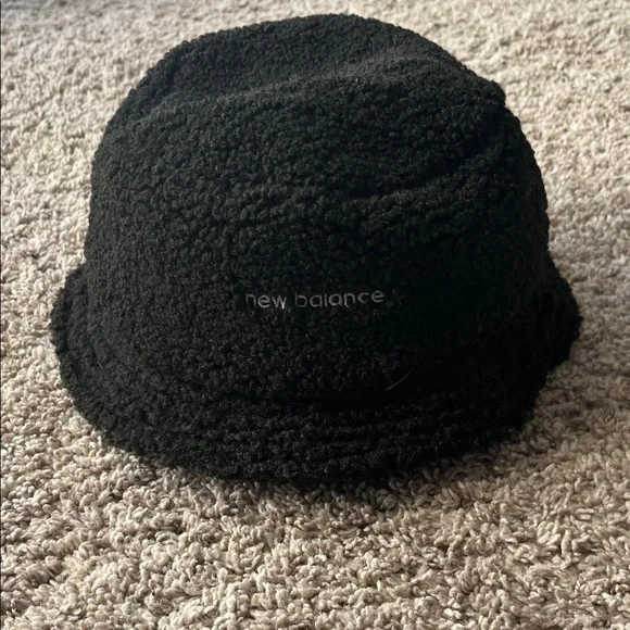 ❌NOT FOR SALE❌New Balance Sherpa Black Bucket Hat - Picture 2 of 4